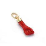 Colgante Fetiche Puño Rojo 17 x 5,5 mm Oro Amarillo 18 Quilates