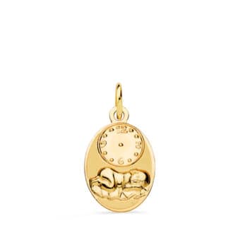 Medalla Bebé 19 x 12 mm Niño con Reloj en Oro Amarillo 18 Quilates Mate Brillo
