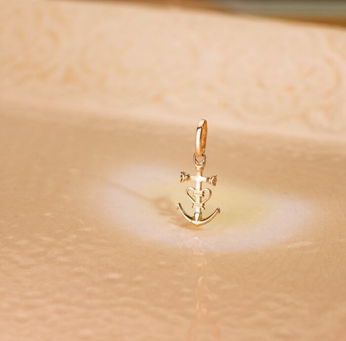 Cruz de la Camarga 16 x 10 mm en Oro Amarillo de 18 Quilates - Imagen 2