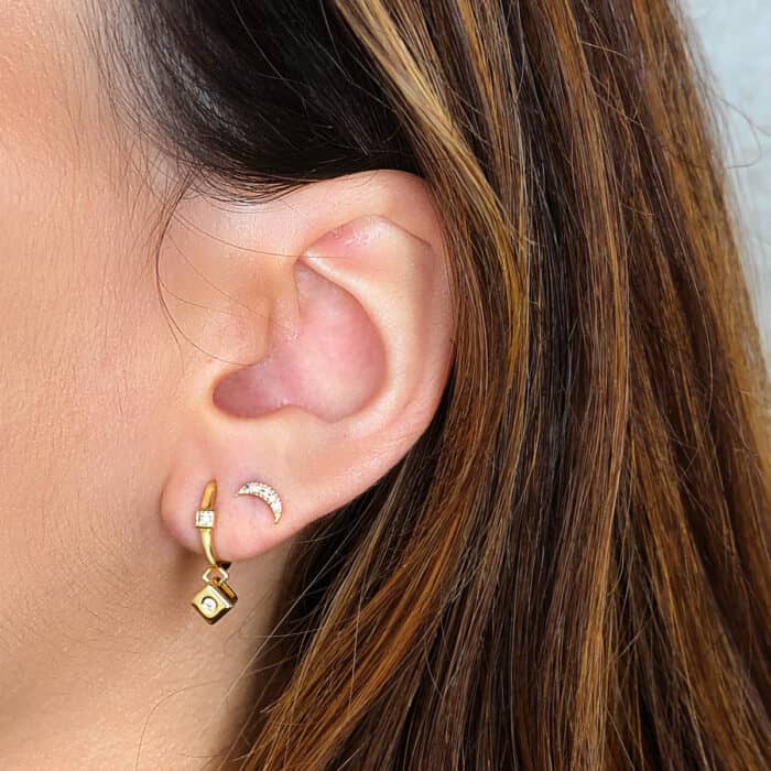 Pendientes 7 X 3 mm Oro Amarillo 18K Luna y Diamantes 0,05 ct - Imagen 2