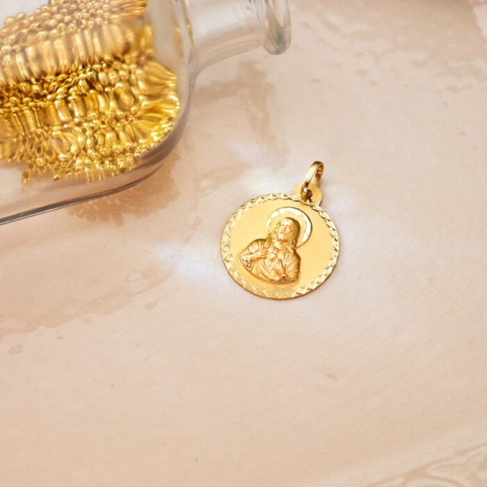Medalla Sagrado Corazón de Jesús 22 mm Oro Amarillo 18K Tallada - Imagen 2