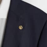 Insignia Topógrafo 15 x 15 mm Oro Amarillo 18K Emblema Ojal - Imagen 2