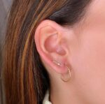 Pendientes 10 x 1,5 mm Oro Amarillo 18K Mini Barra Circonitas - Imagen 2