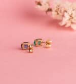Pendientes Oro Amarillo de 18K Esmeralda 7 x 5 mm en Cuatro Garras - Imagen 3
