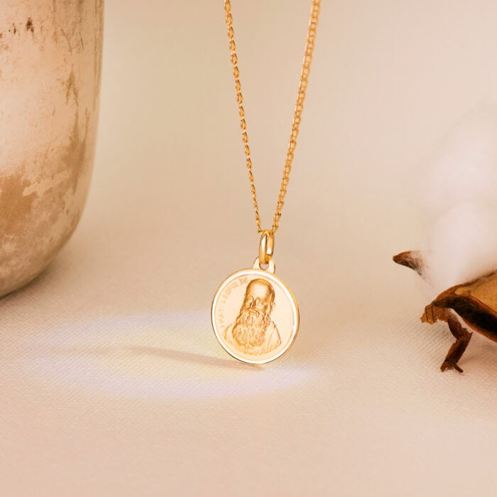 Medalla Fray Leopoldo 18 mm Oro Amarillo 18K con Bisel - Imagen 2