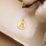 Medalla Sagrado Corazón de Jesús 18 mm Oro Amarillo 18K con Bisel - Imagen 2