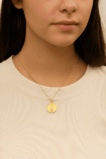 Medalla San Juan Bautista 18 mm Oro Amarillo 18K con Bisel - Imagen 2