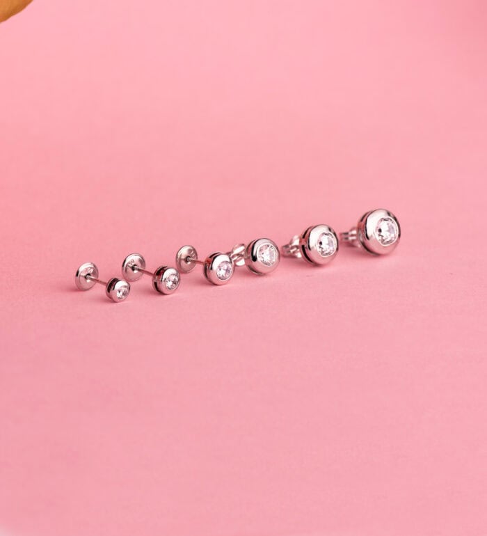 Pendientes Bebé 4mm Oro Blanco 18K Chatón Circonita - Imagen 2