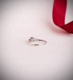 Anillo Oro Blanco 18k Esmeralda y Diamante Laboratorio 0,29ct - Imagen 3