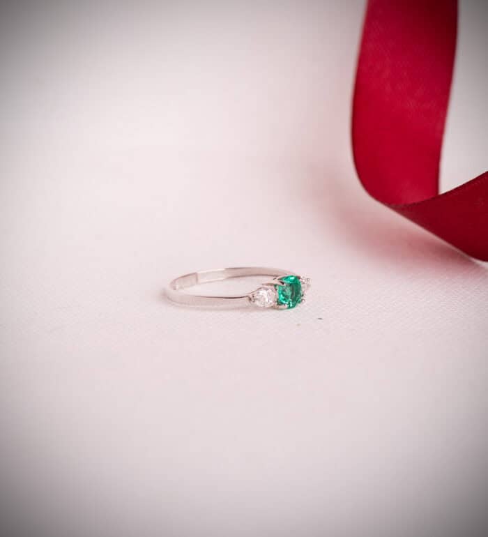 Anillo Oro Blanco 18k Esmeralda y Diamante Laboratorio 0,29ct - Imagen 2