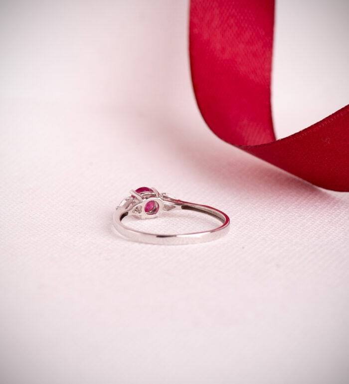 Anillo Oro Blanco 18k Rubí y Diamantes Laboratorio 0,29ct - Imagen 3