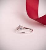 Anillo Oro Blanco 18k Zafiro y Diamantes Laboratorio 0,29ct - Imagen 3