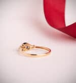 Anillo Oro Amarillo 18k Zafiro y Diamantes 0,29ct - Imagen 3