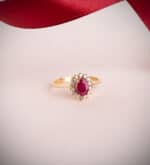 Solitario Compromiso Oro Amarillo 18K Diamantes Lab y Rubí 0,88Q - Imagen 2