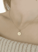 Medalla Virgen Niña 14 mm Oro Amarillo 18K - Imagen 2