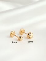 Pendientes Bola Tallada 5 mm Oro Amarillo 18K Tuerca - Imagen 3