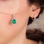 Colgante 9 x 7 mm Oro Blanco 18K Esmeralda y Orla Diamantes Lab 0,52 ct - Imagen 3