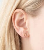 Pendientes Flor Calada 6 x 6 mm Oro Amarillo 18K Tuerca - Imagen 2