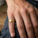 Sello Cadete 12 x 11 mm Oro Amarillo 18K Tallas - Imagen 2