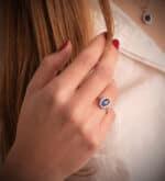 Solitario Compromiso Oro Blanco 18K Diamantes y Zafiro 0,98Q - Imagen 2