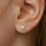 Pendientes Estrella 6 x 5 mm Perla y Circonitas Oro Amarillo 18K - Imagen 2