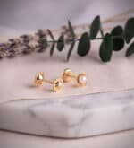 Pendientes Flor Calada 6 mm y Perla Cultivada Oro Amarillo 18K - Imagen 3