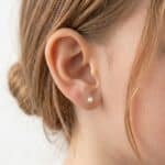 Pendientes Flor Calada 6 mm y Perla Cultivada Oro Amarillo 18K - Imagen 2