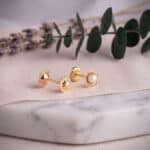 Pendientes Flor Calada 6 mm y Perla Cultivada Oro Amarillo 18K - Imagen 3